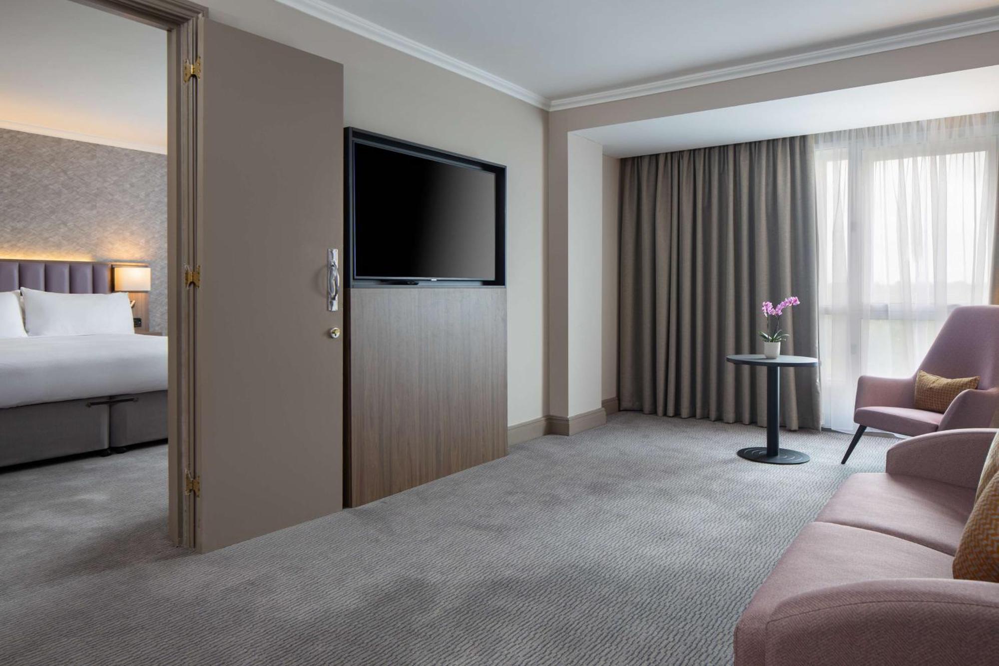 Hotel Doubletree By Hilton Dartford Bridge Exterior foto
