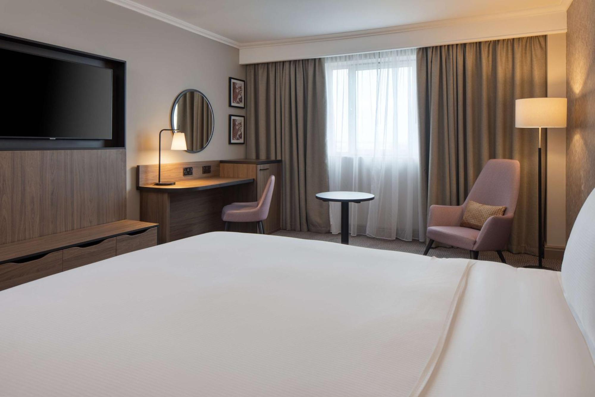 Hotel Doubletree By Hilton Dartford Bridge Exterior foto