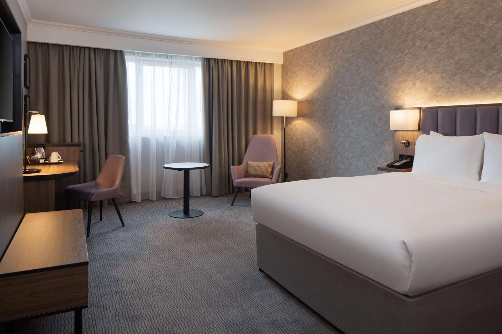 Hotel Doubletree By Hilton Dartford Bridge Exterior foto