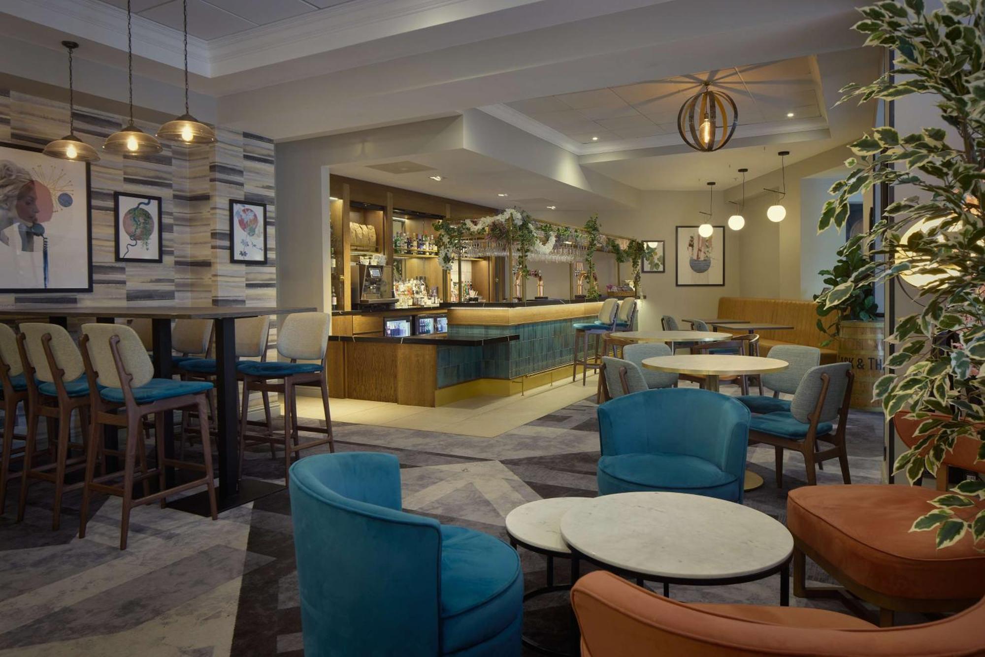 Hotel Doubletree By Hilton Dartford Bridge Exterior foto