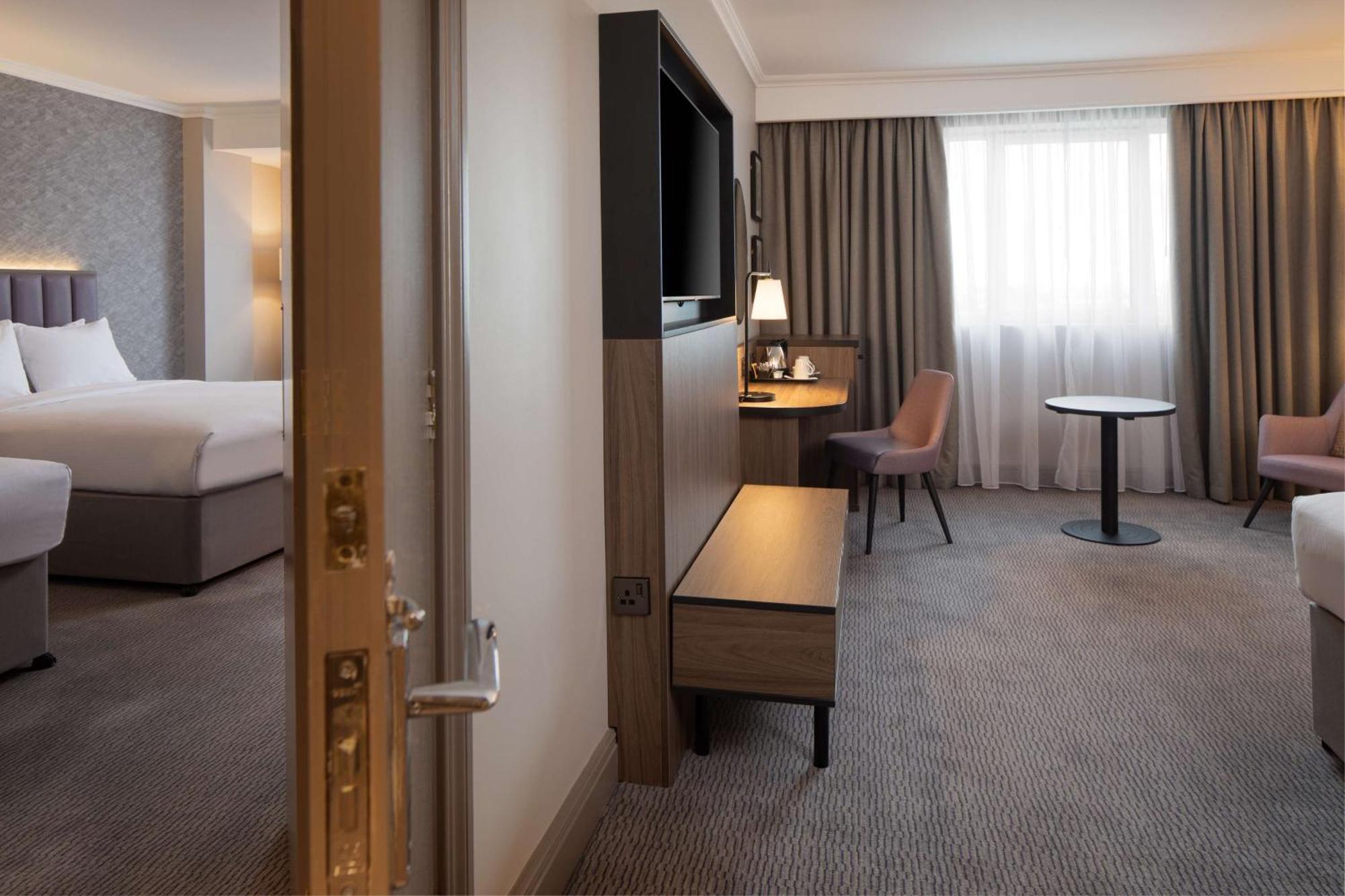 Hotel Doubletree By Hilton Dartford Bridge Exterior foto