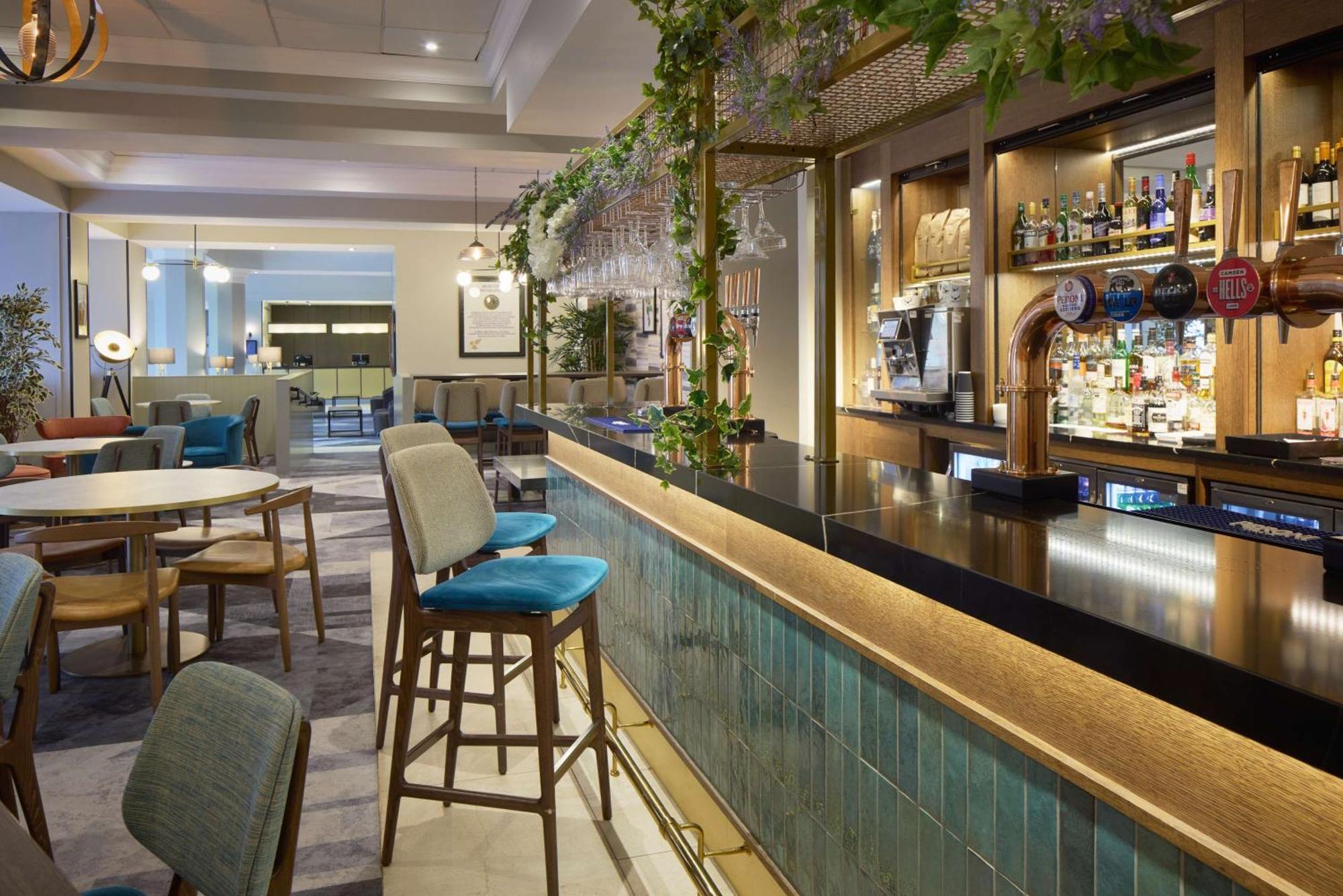 Hotel Doubletree By Hilton Dartford Bridge Exterior foto