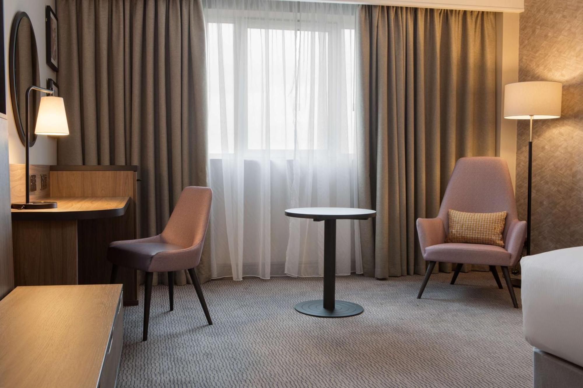 Hotel Doubletree By Hilton Dartford Bridge Exterior foto