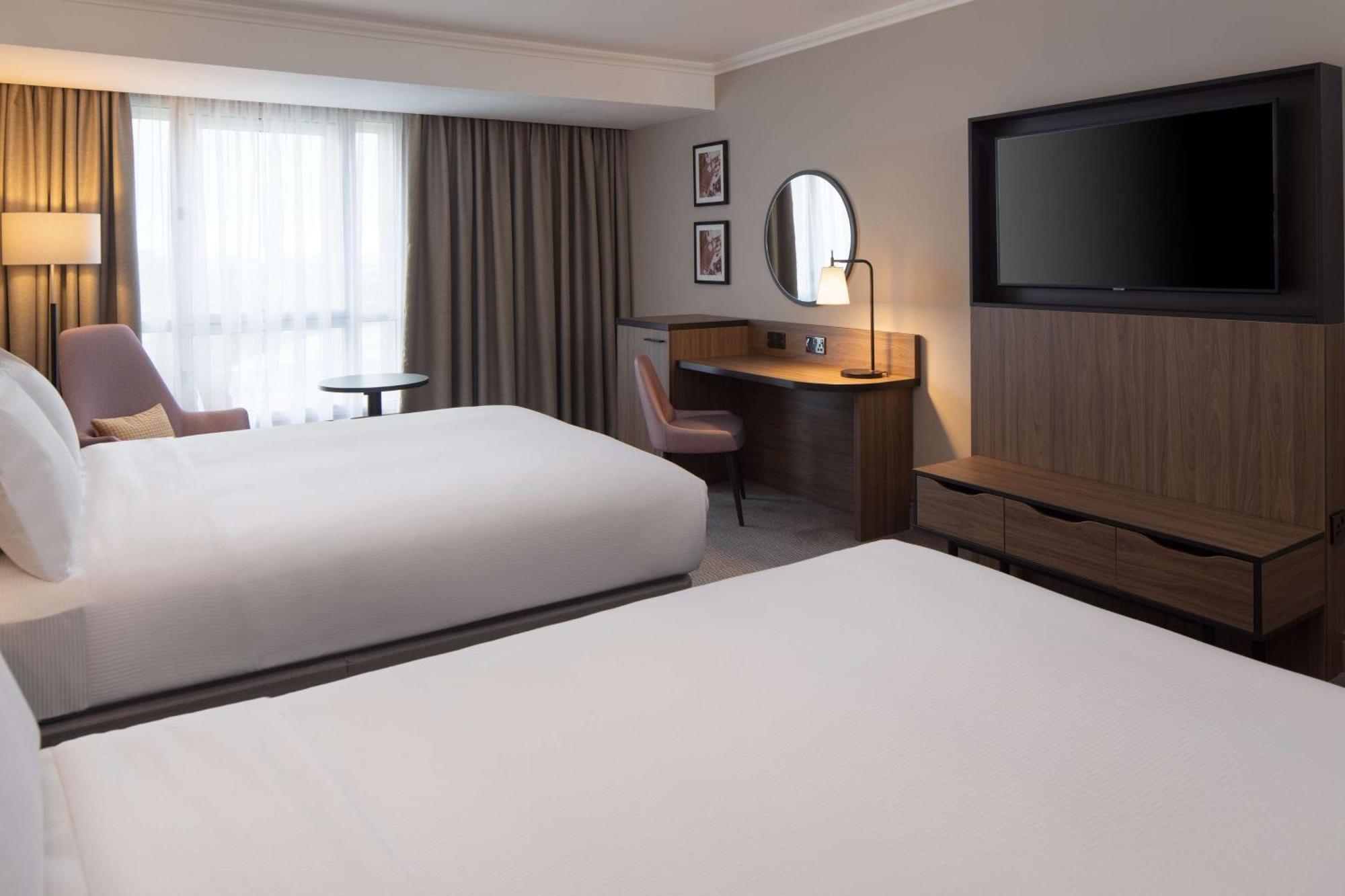 Hotel Doubletree By Hilton Dartford Bridge Exterior foto