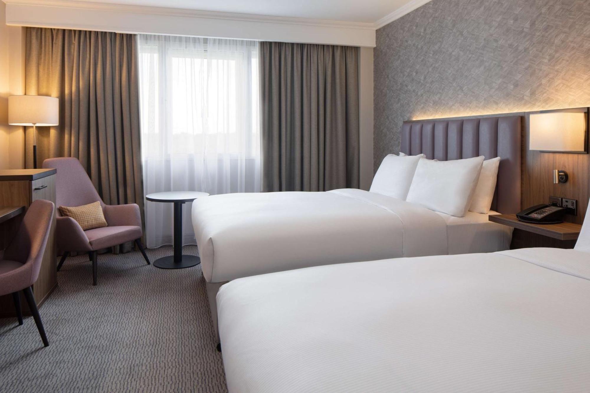 Hotel Doubletree By Hilton Dartford Bridge Exterior foto