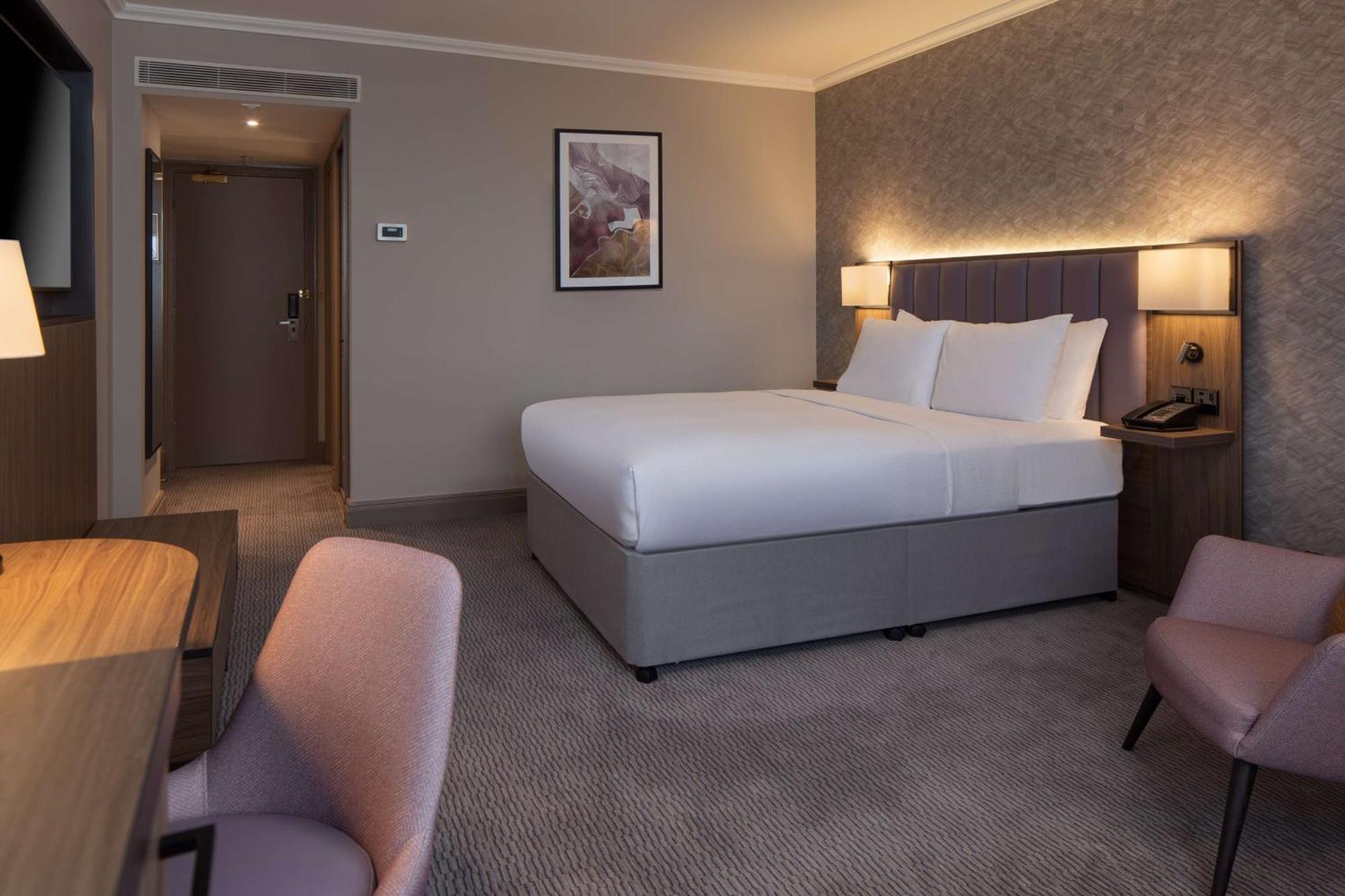 Hotel Doubletree By Hilton Dartford Bridge Exterior foto
