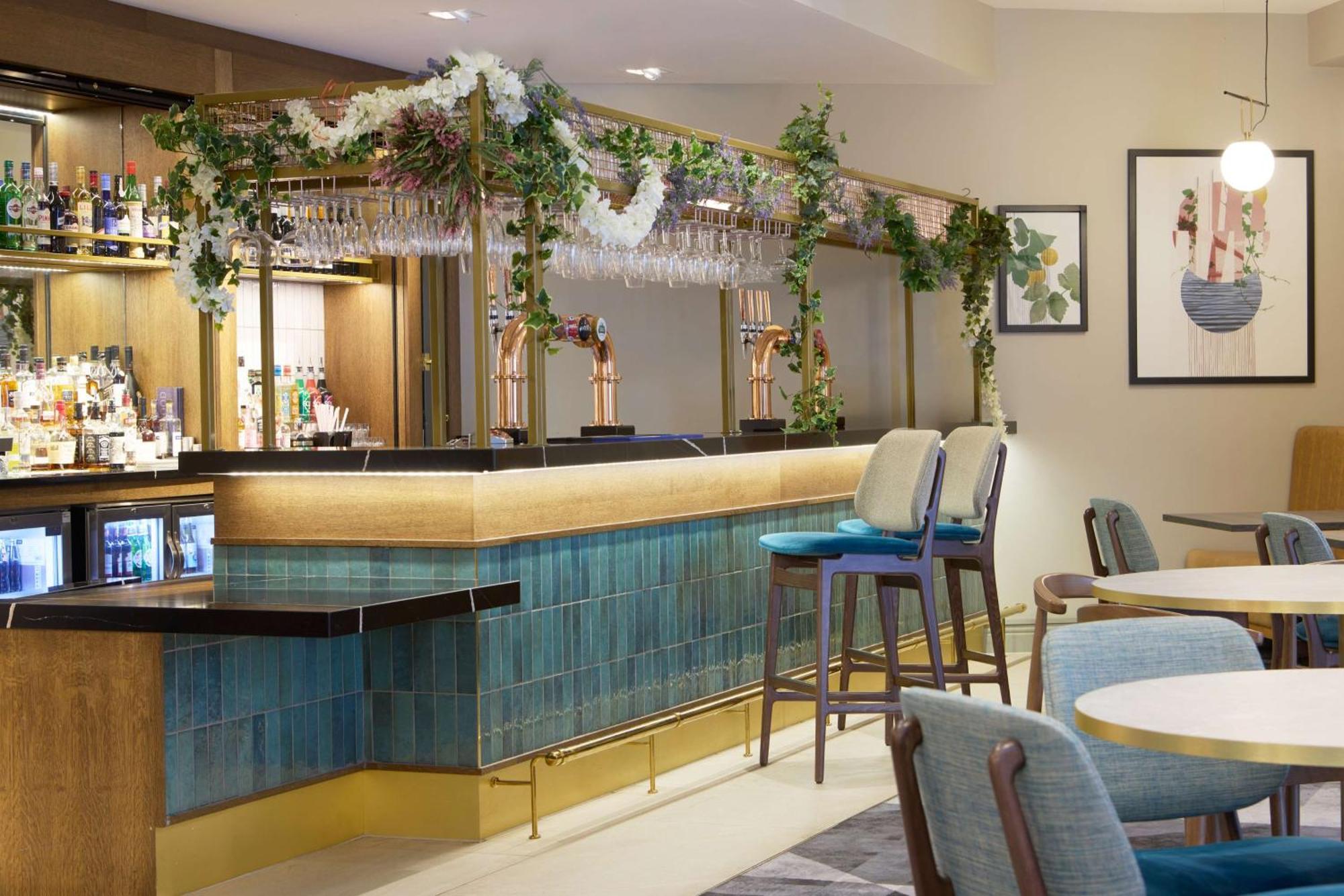 Hotel Doubletree By Hilton Dartford Bridge Exterior foto